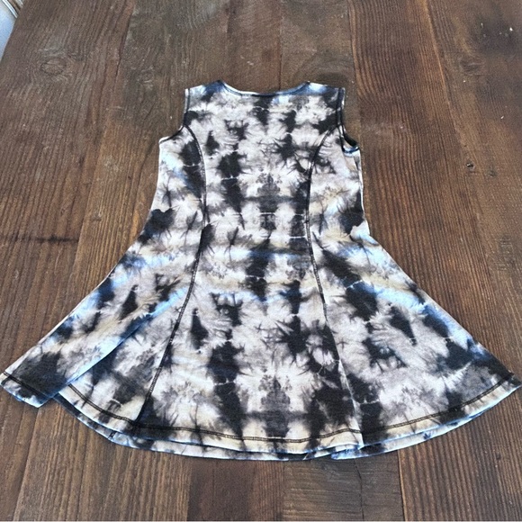 Random Hearts Fit & Flare Girls Tie Dye Dress Size 6x - Picture 4 of 4